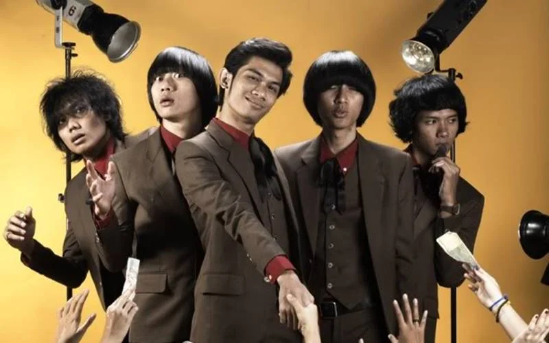 Vokalis The Changcuters Pingsan Di Atas Panggung